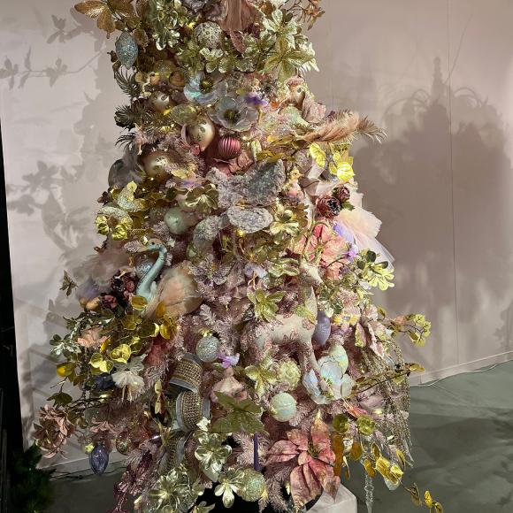 Goodwill Cherub Holding Flower Garland Ornament